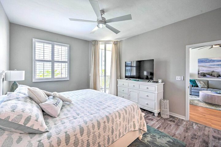 Naples Escape in Regatta w / Resort Amenities!