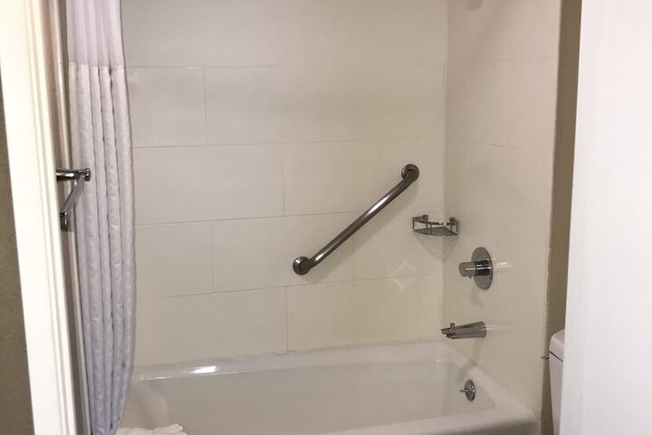 Room 40 of 136