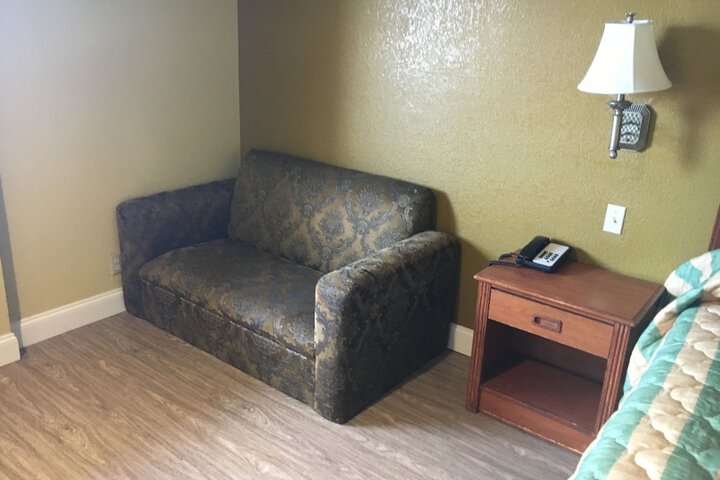 Bellflower Travel Inn