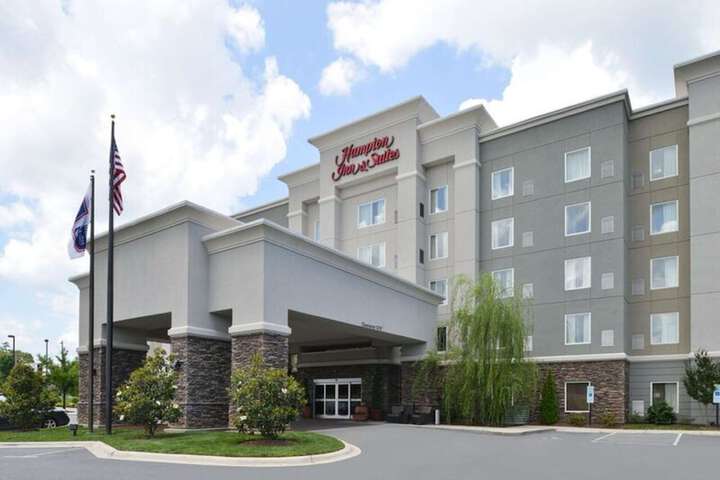 Hampton Inn & Suites Greensboro / Coliseum Area