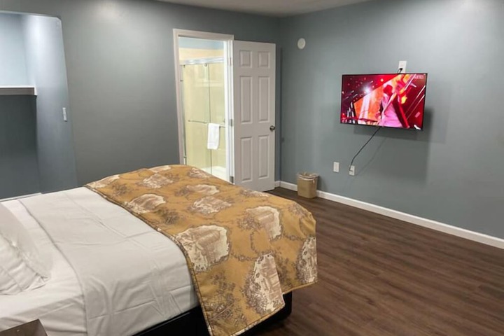 Room 33 of 35