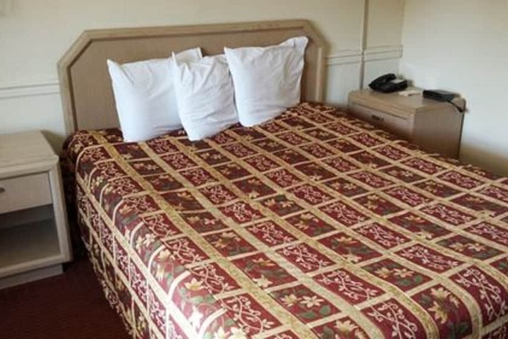 Room 13 of 28