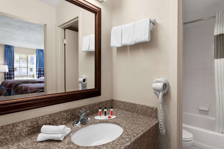 Room 30 of 54