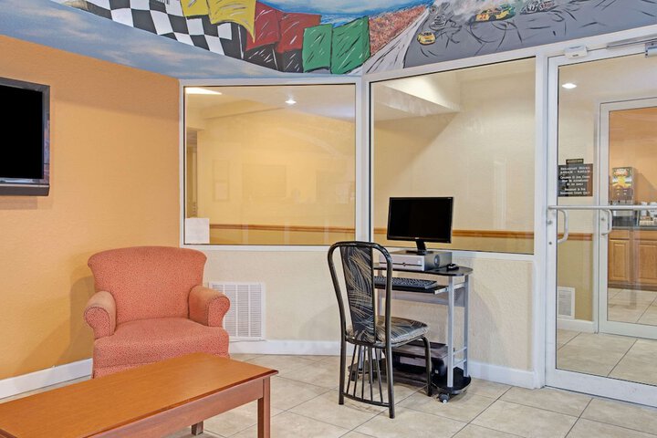 Business Center 17 of 17