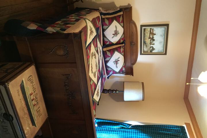 Room 7 of 12