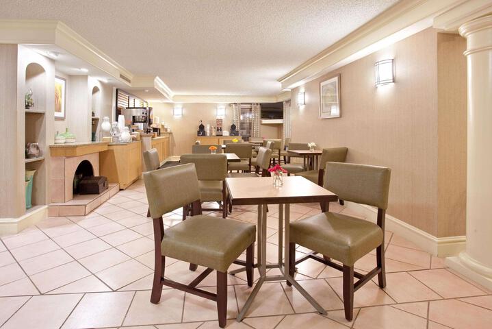 LA QUINTA INN BY WYNDHAM DENVER CENTRAL