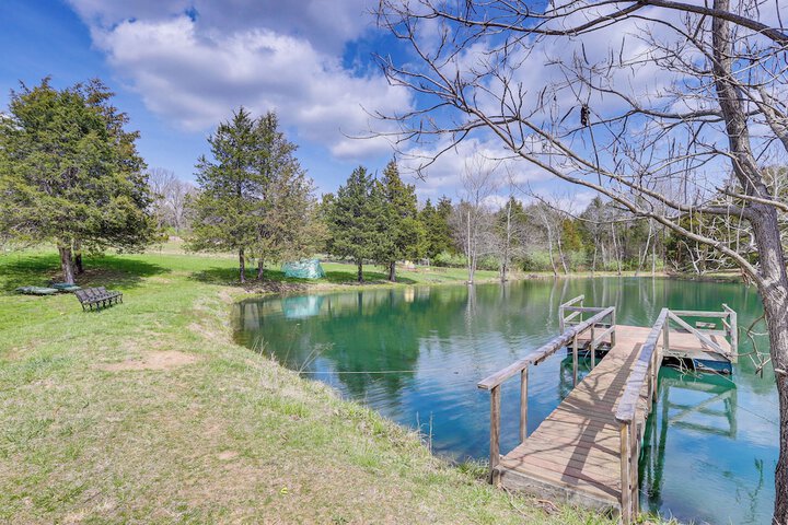Spacious & Historic Cabin in New Haven w / Pond!