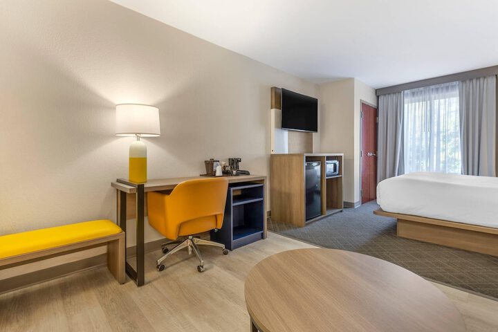 Comfort Suites Columbia Northeast - Fort Jackson