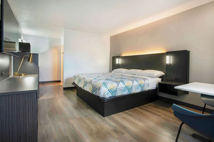 Room 16 of 34