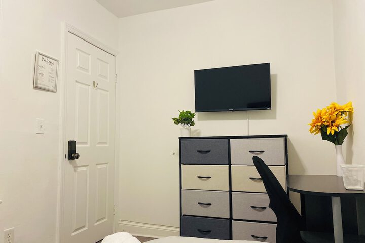 Modern Private Share Bedroom Bus stop to NYC