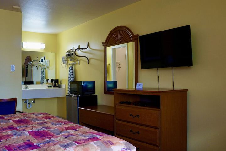 Room 16 of 33