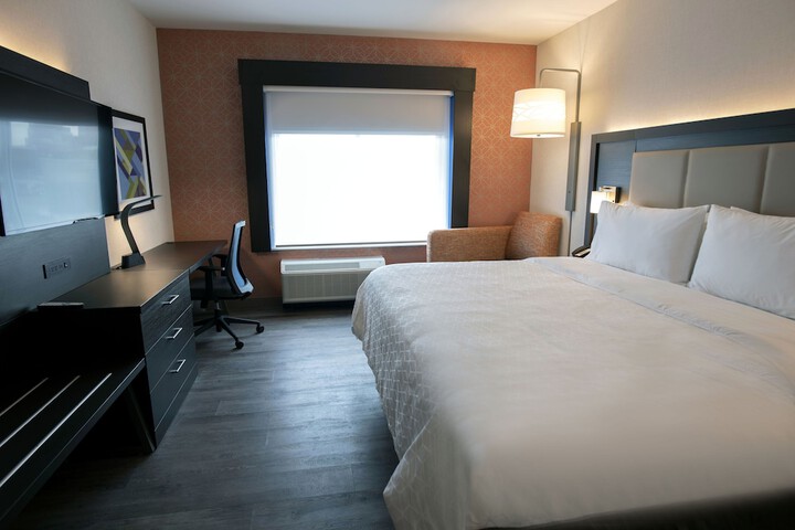 Room 14 of 36