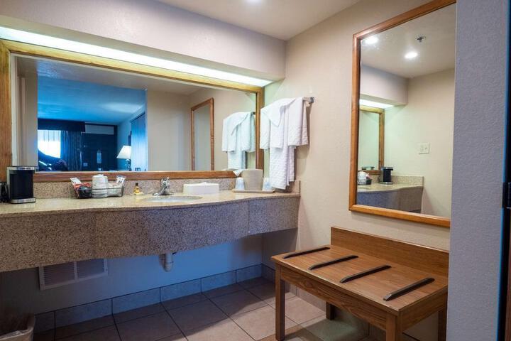 Best Western Plus Saddleback Inn & Conference Center