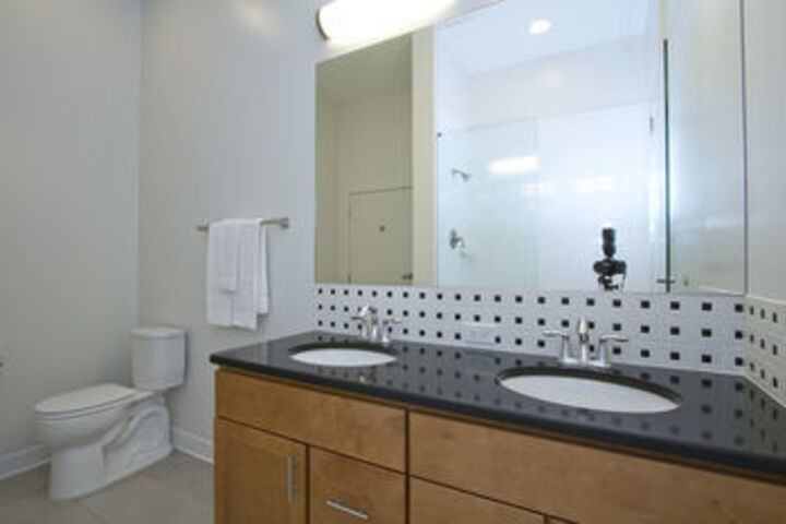Contemporary 2Br in Lincoln Park by Sonder