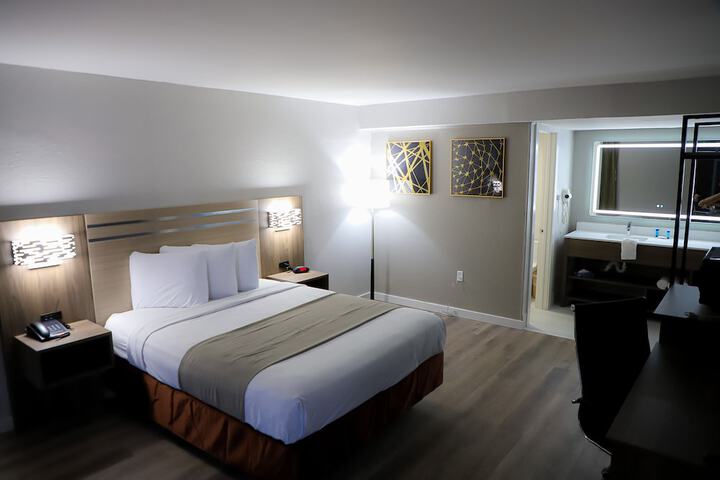Room 40 of 65