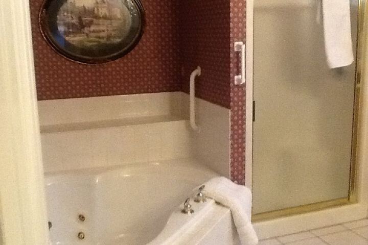Room 34 of 62