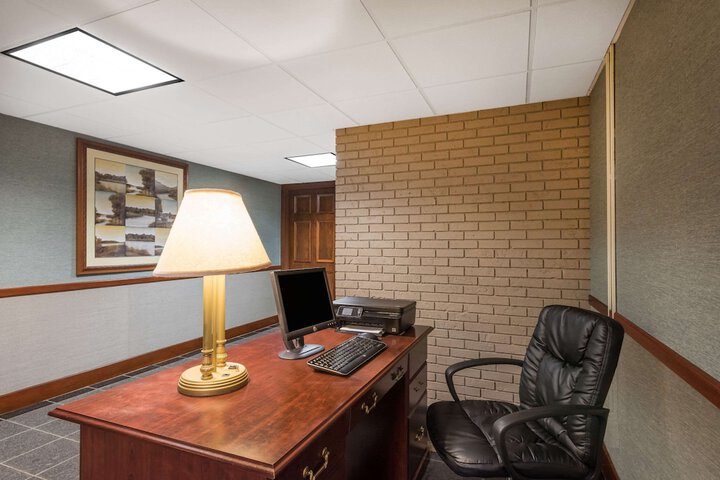 Business Center 44 of 44