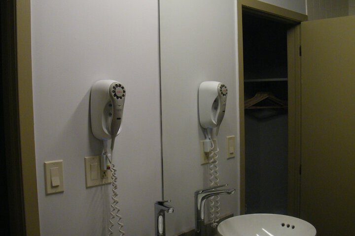 Room 6 of 13