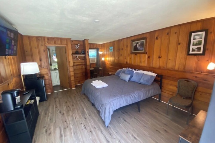 Room 4 of 22