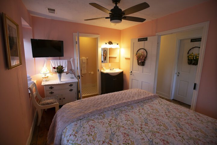 Room 18 of 33