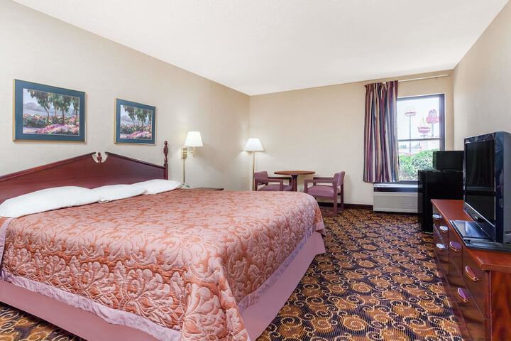 Room 9 of 25