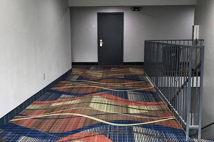 Ballroom/Hall 28 of 30