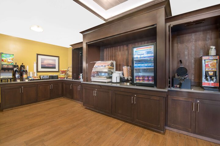 Hawthorn Extended Stay by Wyndham Dickinson