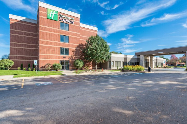 Holiday Inn Express Naperville by IHG