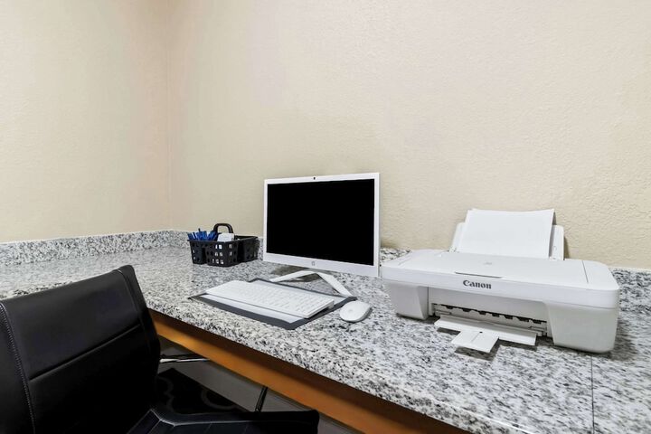 Comfort Inn Hebron-Lowell Area