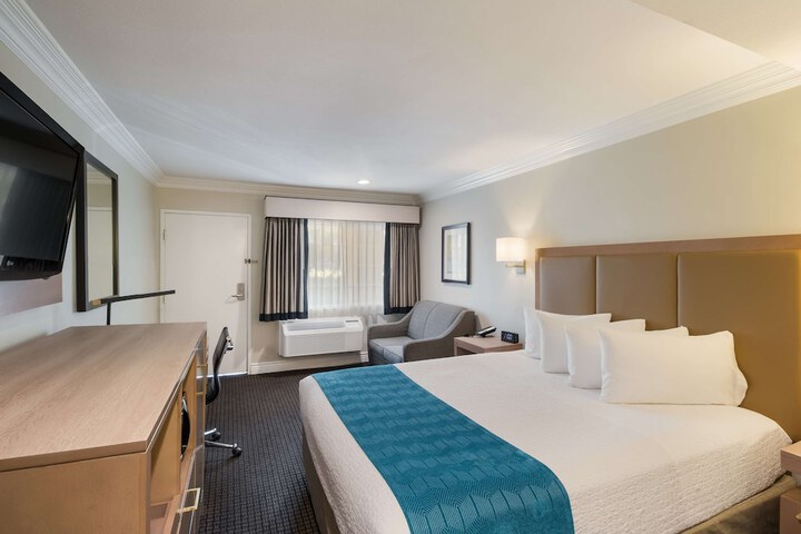 Room 30 of 36