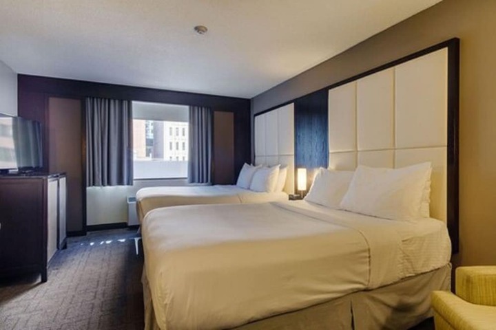 Room 21 of 38