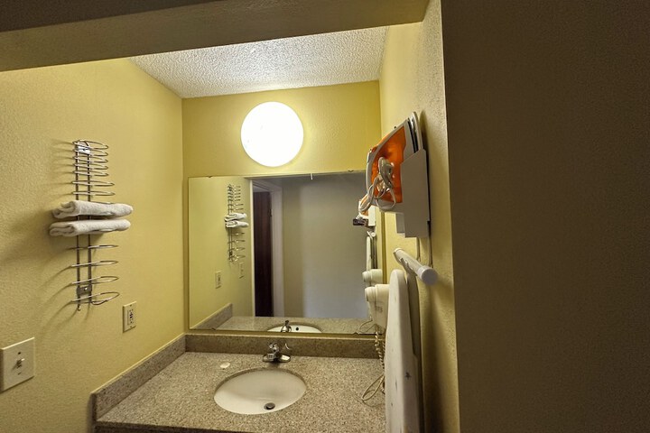 Room 43 of 46