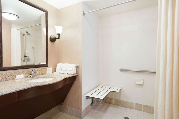 Room 21 of 40