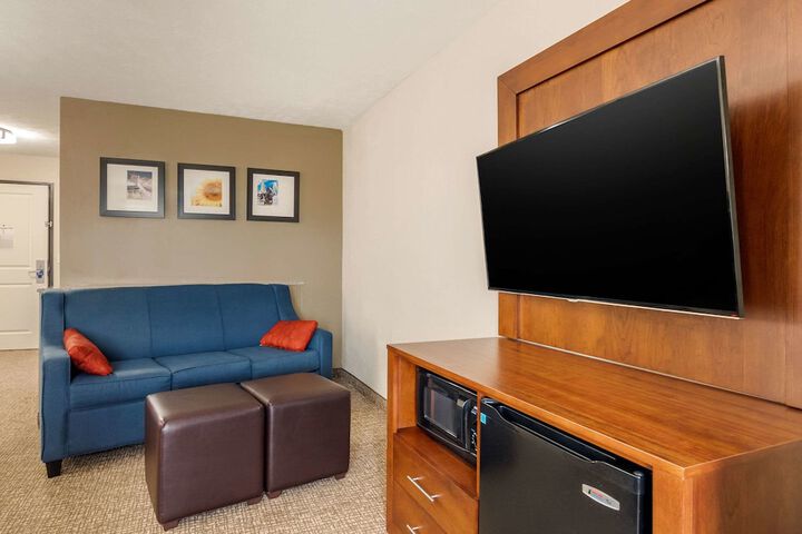 Room 25 of 40