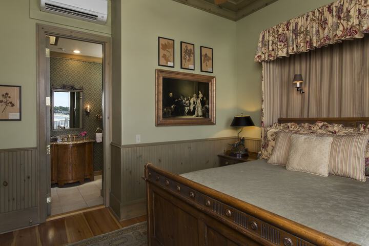 Room 105 of 154