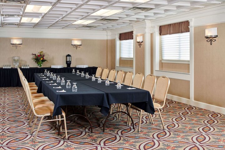 Hotel Alex Johnson Rapid City Curio Collection by Hilton