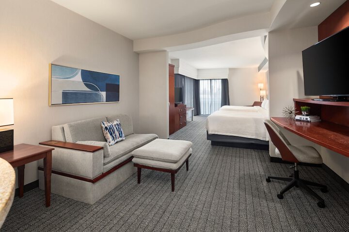 Room 44 of 106