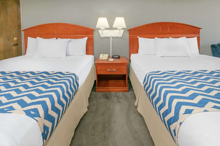 Room 6 of 14