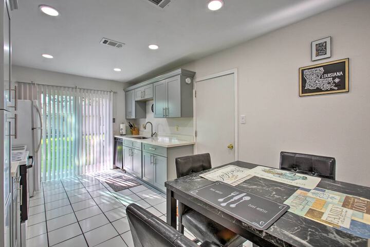 New! Laplace Townhome 9 Mi to Lake Pontchartrain!
