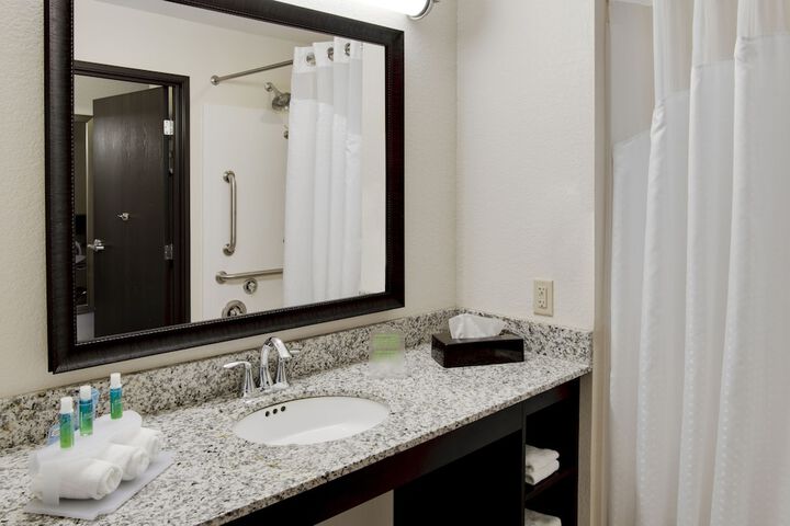 Holiday Inn Express & Suites Nevada by IHG
