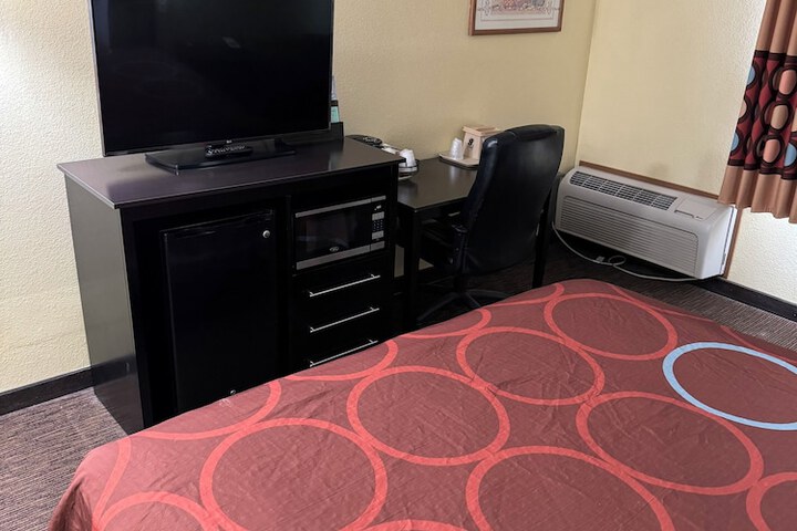 Room 4 of 18