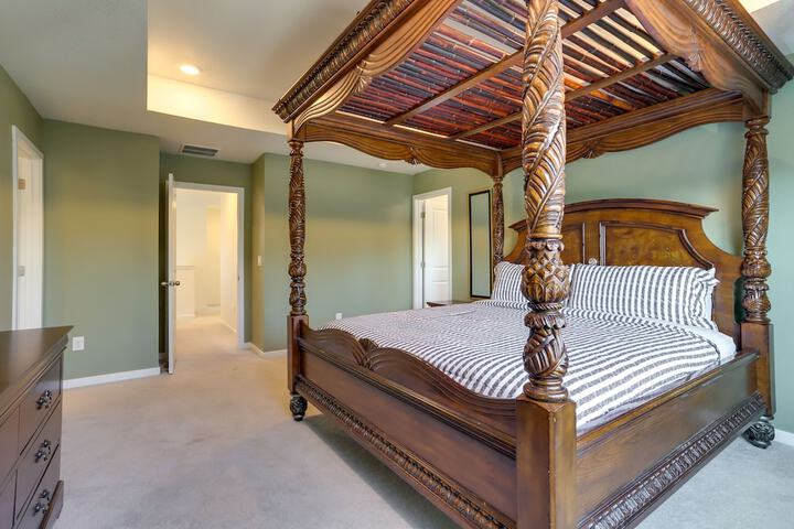 9 Mi to Airport: Commerce City Townhome w / Deck