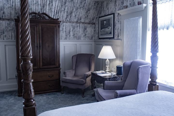 Room 21 of 38