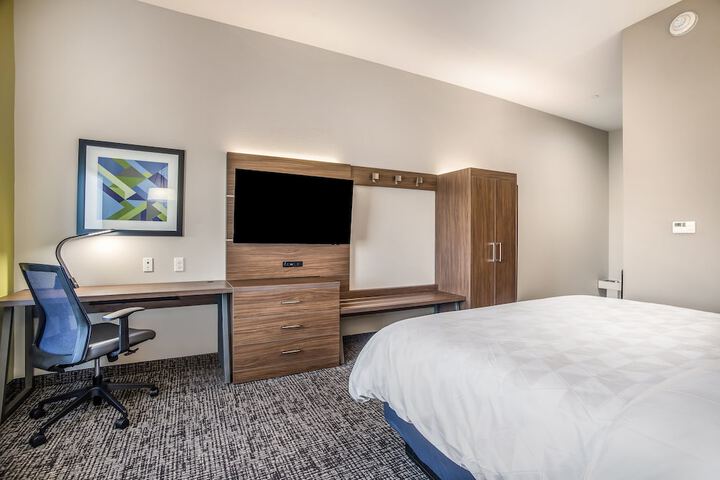 Room 28 of 46