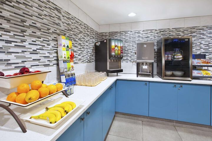 Country Inn & Suites by Radisson Big Rapids, MI