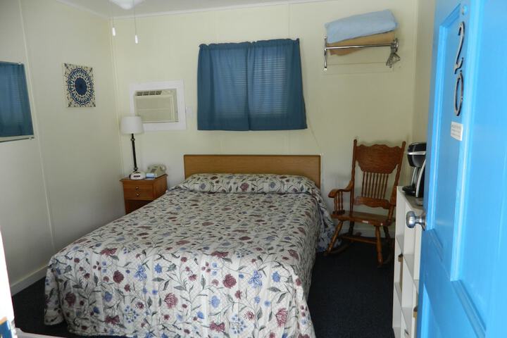Room 13 of 37