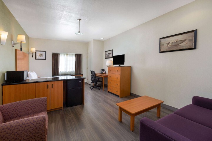 Room 17 of 34