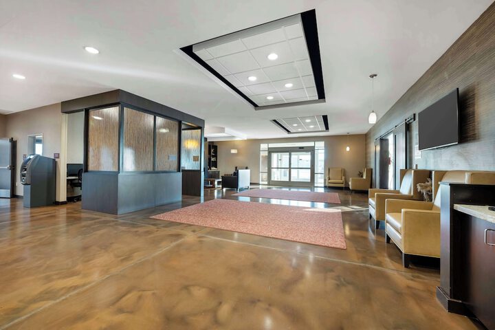 Best Western Plus Lakeview Hotel