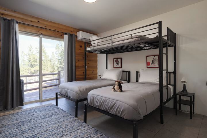 High-end Cabin 3BR 30min to Hoodoo Ski