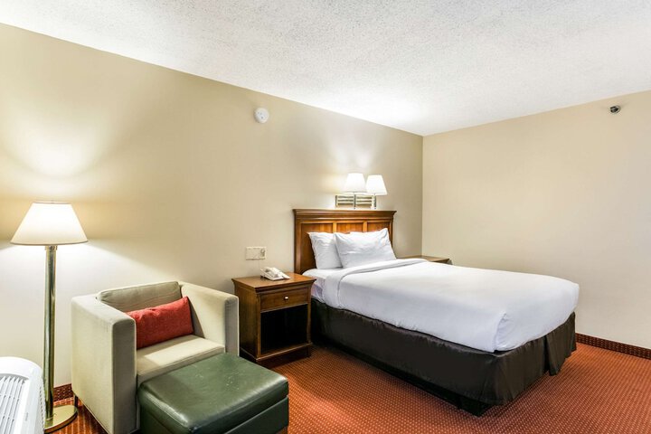 Room 25 of 69